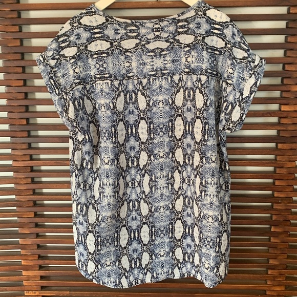 Code Bleu top - Picture 5 of 7